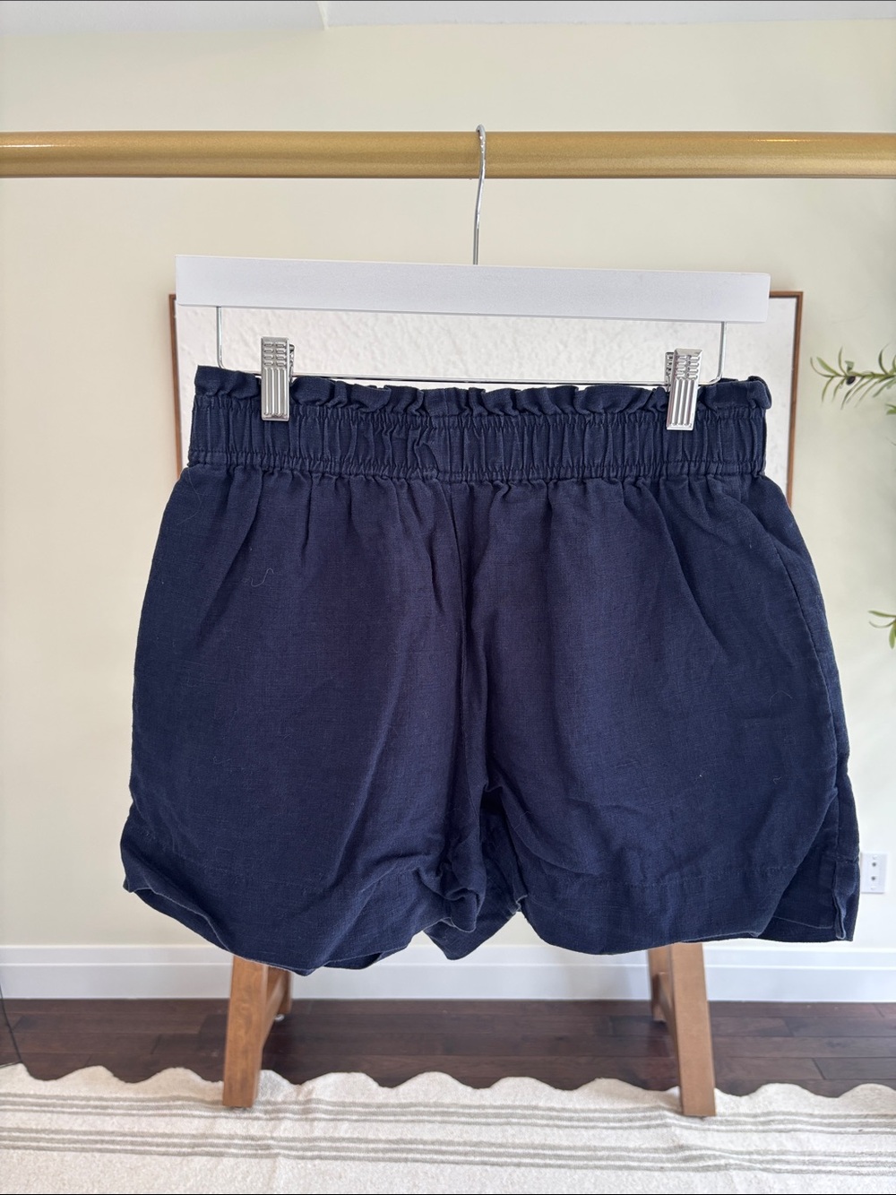 Club Monaco Navy High-Waist Ruffle Elastic Shorts